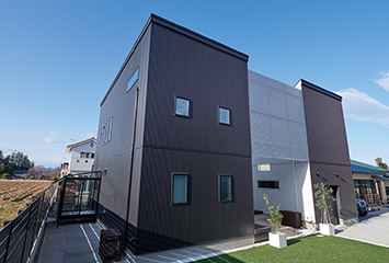 アイフルホーム弘前店 株式会社グラーテス